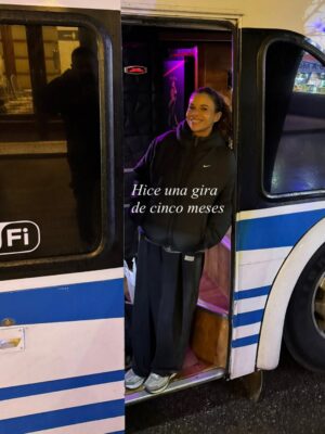Julieta Ortega Instagram - Recap de un año movido y genial.
Brindo x lo que vendrá 🥂✨