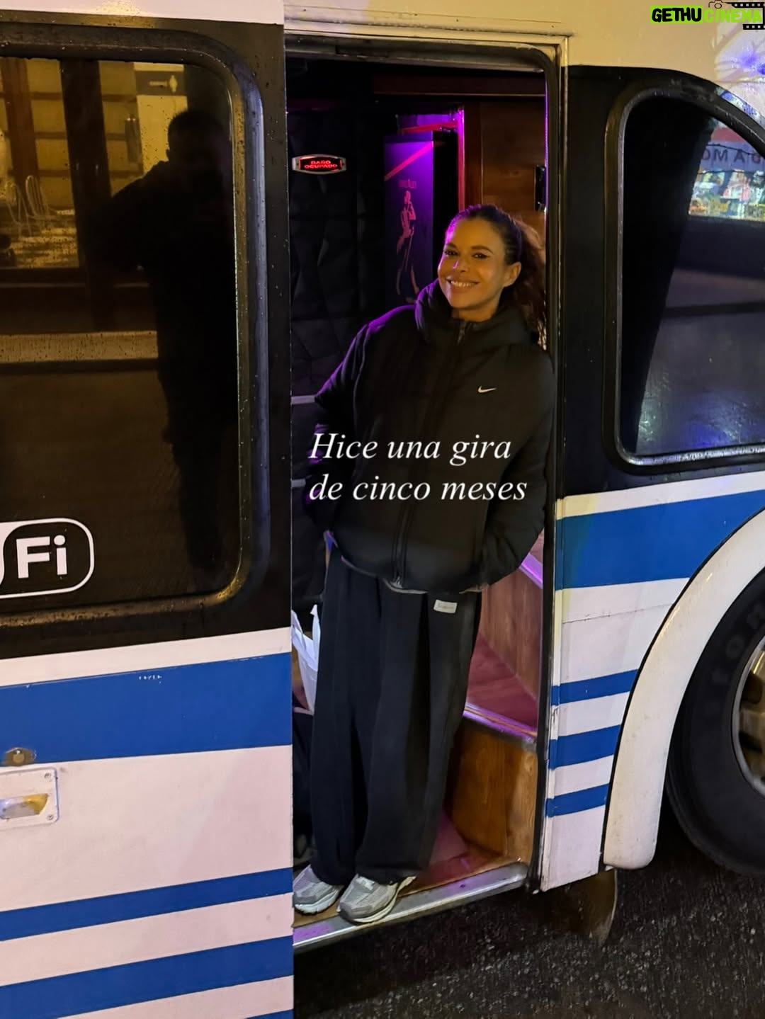Julieta Ortega - 3.6K Likes - Recap de un año movido y genial.
Brindo x lo que vendrá 🥂✨