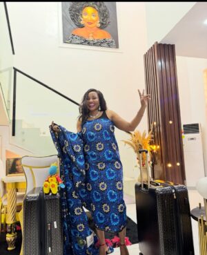Jumoke Odetola Instagram - SEE WHO’S BACK💃💃💃

What else have I missed?😜✌️

No vex for me- To all the people whose call I couldn’t pick while I was away, no vex. I am here now. 
Ajo dun ju ile lo, but Nigeria yi ti gbogbo wa ni😀
…………………………………………………………………………………………

So close- 1 day to go- ANISINWIN on JumokeodetolaTV