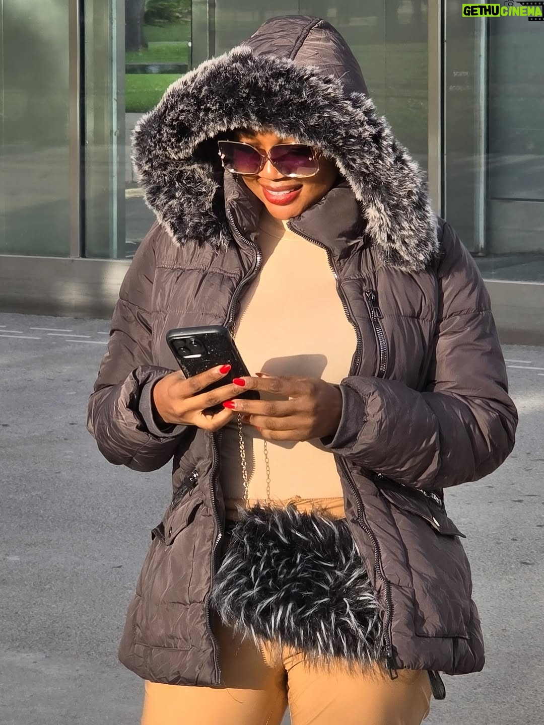Jumoke Odetola - 11.2K Likes - Bonjour mes amours
(You must reply me in French o😀) 

It’s been days here. I have enjoyed my solitude,  it’s time to carry you along & feed you with beautiful pictures.
What’s your favorite slide?