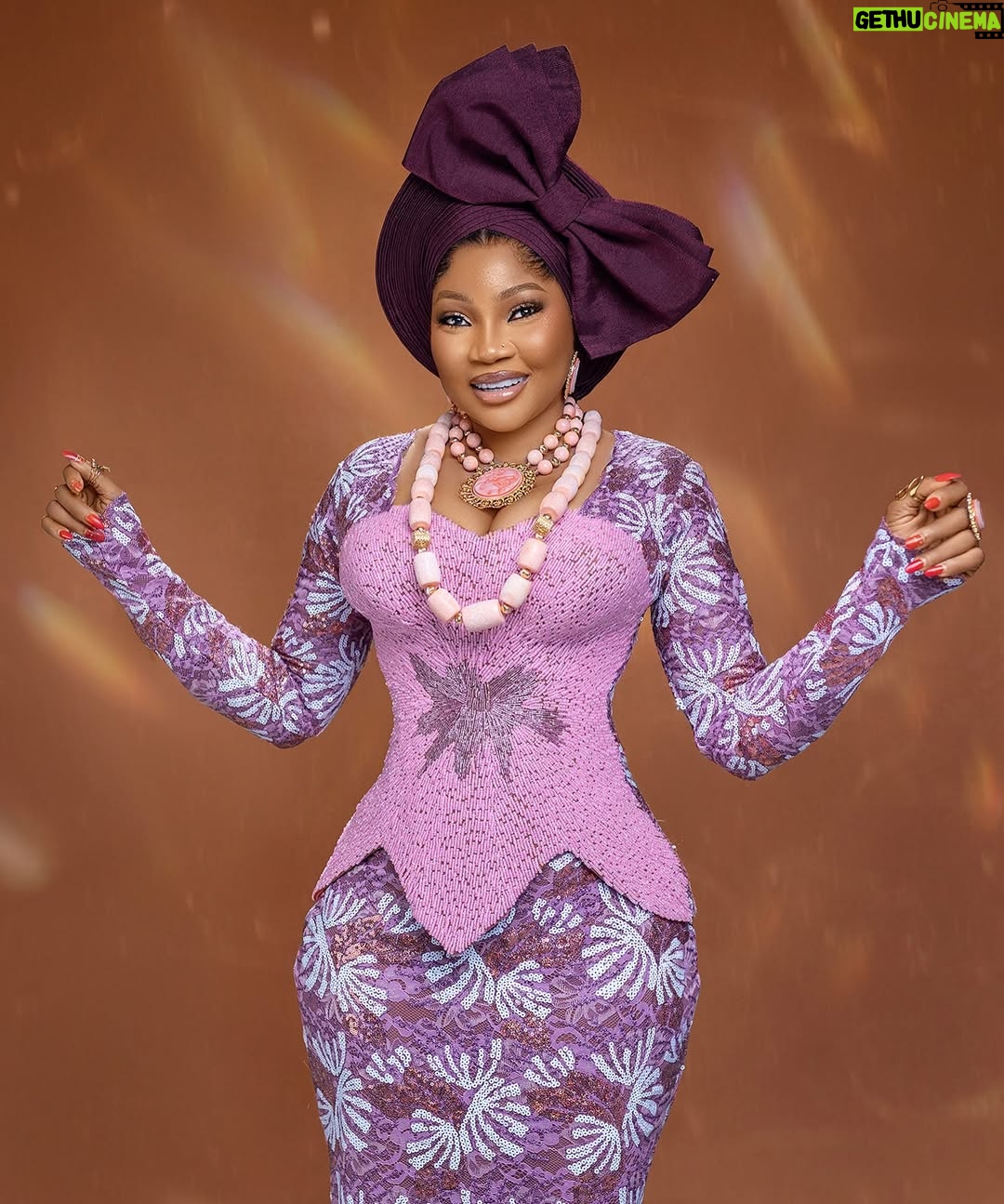 Jumoke Odetola - 20.7K Likes - See babe🥰. Rate this babe on a scale of 1-10👇

Se owanbe? Se Jumoke Odetola Wa nbe?

Outfit: @lolarsfinesse 

Auto gele: @tcubecreations

Beads: @njuheightbeads 

MUA: @iwalewa_signatures
 

Photographer: @jubrilperspective