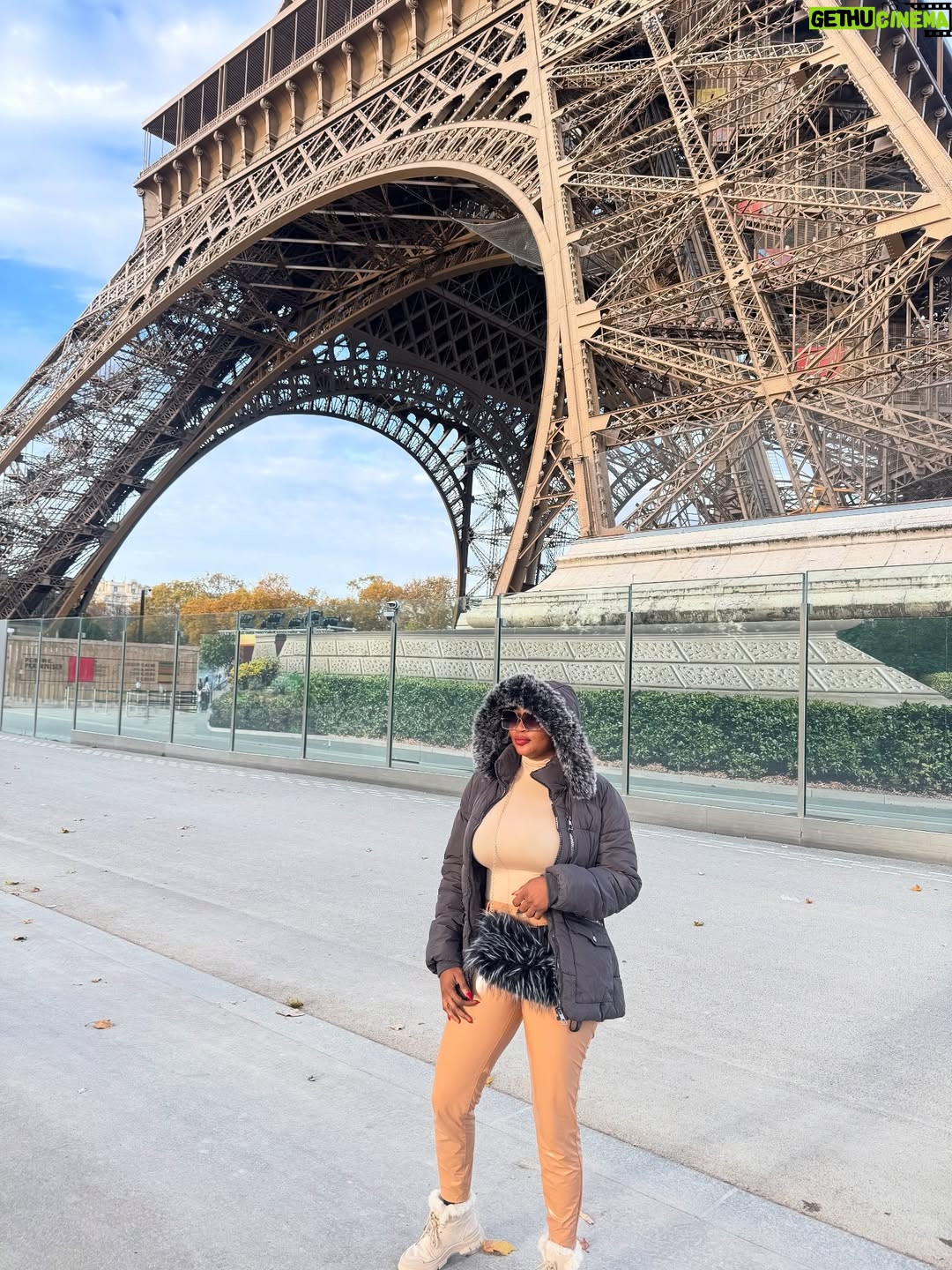 Jumoke Odetola - 11.2K Likes - Bonjour mes amours
(You must reply me in French o😀) 

It’s been days here. I have enjoyed my solitude,  it’s time to carry you along & feed you with beautiful pictures.
What’s your favorite slide?