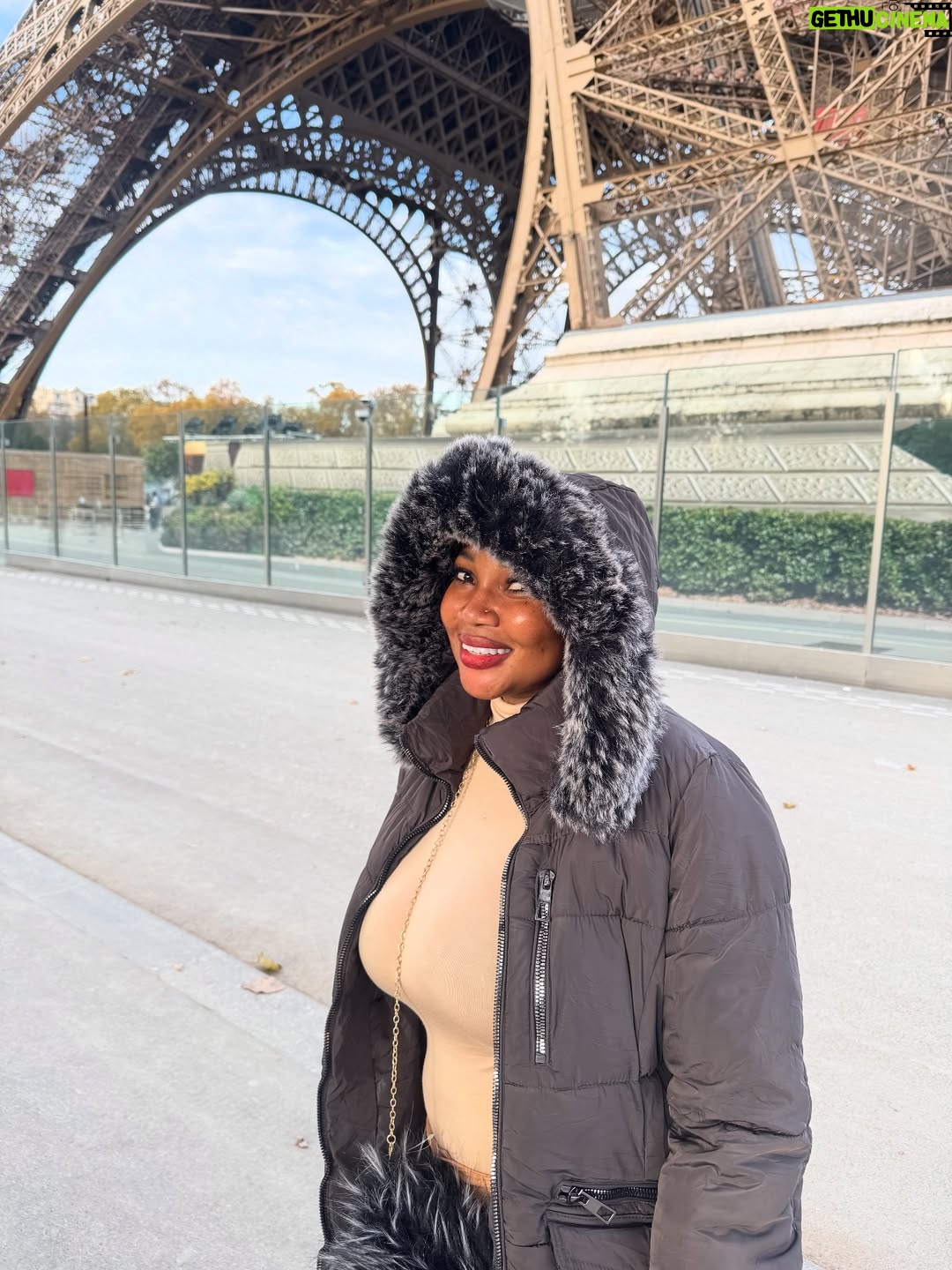 Jumoke Odetola - 11.2K Likes - Bonjour mes amours
(You must reply me in French o😀) 

It’s been days here. I have enjoyed my solitude,  it’s time to carry you along & feed you with beautiful pictures.
What’s your favorite slide?