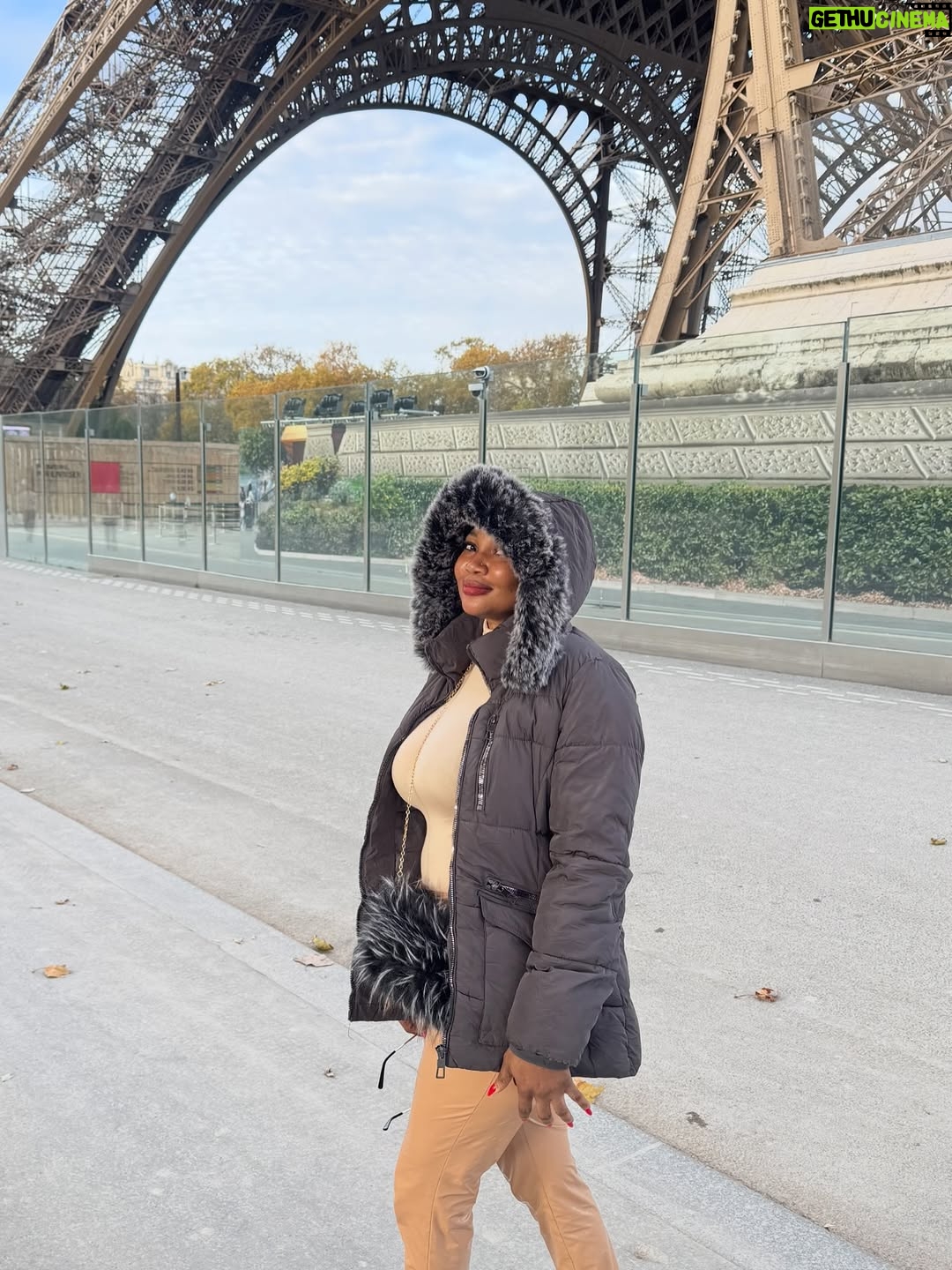 Jumoke Odetola - 11.2K Likes - Bonjour mes amours
(You must reply me in French o😀) 

It’s been days here. I have enjoyed my solitude,  it’s time to carry you along & feed you with beautiful pictures.
What’s your favorite slide?