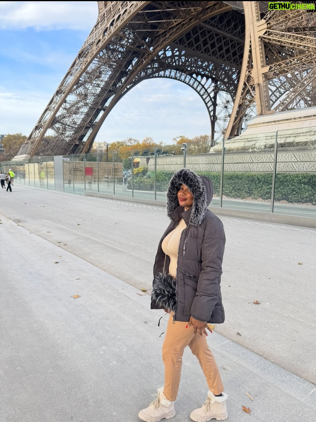 Jumoke Odetola - 11.2K Likes - Bonjour mes amours
(You must reply me in French o😀) 

It’s been days here. I have enjoyed my solitude,  it’s time to carry you along & feed you with beautiful pictures.
What’s your favorite slide?
