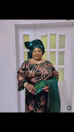 Jumoke Odetola Instagram - Na our mama be dis oooo eeeeeh💃

Give it up for my WCW @bukolaolatujoye 

If you want some rice and you can pickup somewhere at  Berger, you can indicate in the comment. 
I will be giving y’all the rice to share amongst yourselves.

Biko, no one should go to her page/ DM to start asking for any favors o, she isn’t the one managing her page.
If you do, I will post your picture & handle. I don’t like to call people out, don’t push me to do that.