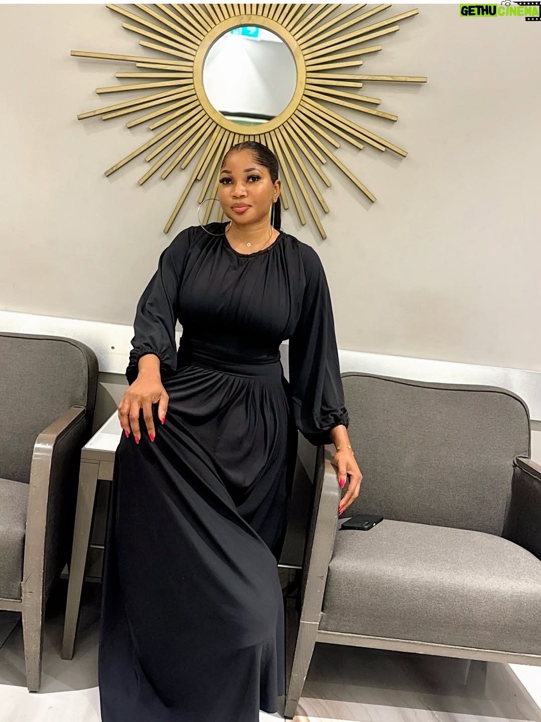 Jumoke Odetola - 24.3K Likes - WHAT PEACE OF MIND LOOKS LIKE———————-No makeup, no filter, no edit 😍😍😍😍😍
Surrounded by love from wonderful people 

Full appreciation videos coming. 

Thank you everyone. God will honor you. 
I appreciate you all.

🎥 @jideawobona 

Biko, go & watch our movie ALARINA on JumokeodetolaTV
