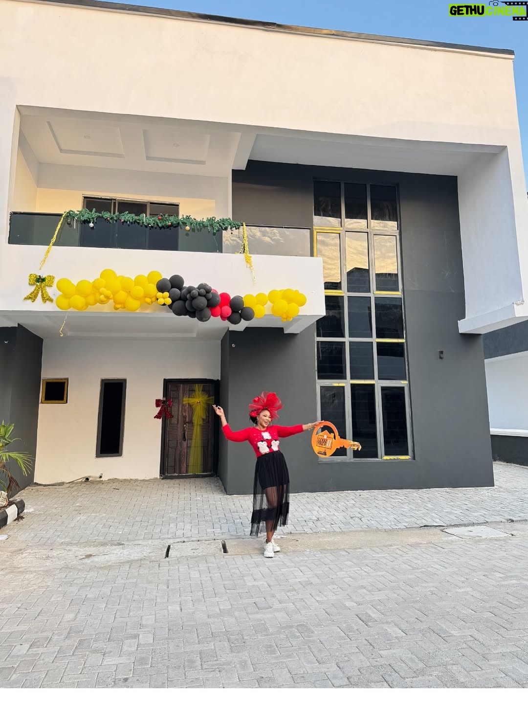 Jumoke Odetola - 21.6K Likes - One of God’s blessings to me this year 🔑 

Grateful heart 🙏
Everything I own, I owe to God Almighty, the giver of blessings that come with no sorrow and peace of mind

Thank you @zylushomes for upholding your watchword 
INTEGRITY 📌 
A home that comes with all the right documents 
A home that comes with peace of mind

Fascinator @tcubecreations