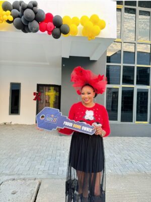 Jumoke Odetola Instagram - One of God’s blessings to me this year 🔑 

Grateful heart 🙏
Everything I own, I owe to God Almighty, the giver of blessings that come with no sorrow and peace of mind

Thank you @zylushomes for upholding your watchword 
INTEGRITY 📌 
A home that comes with all the right documents 
A home that comes with peace of mind

Fascinator @tcubecreations