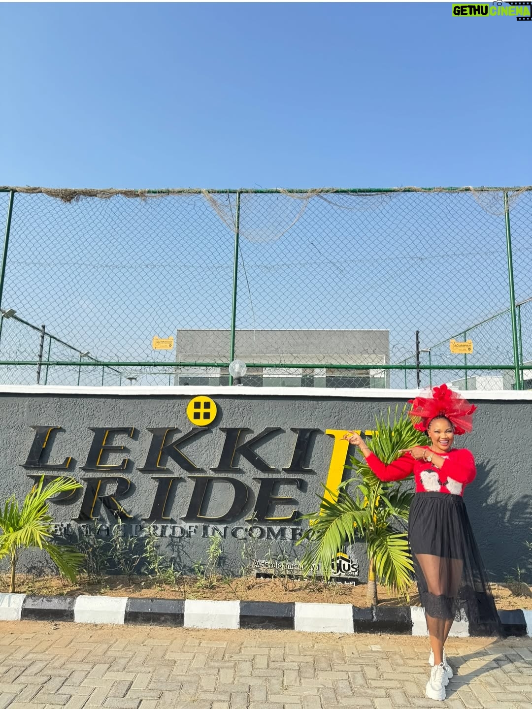 Jumoke Odetola - 21.6K Likes - One of God’s blessings to me this year 🔑 

Grateful heart 🙏
Everything I own, I owe to God Almighty, the giver of blessings that come with no sorrow and peace of mind

Thank you @zylushomes for upholding your watchword 
INTEGRITY 📌 
A home that comes with all the right documents 
A home that comes with peace of mind

Fascinator @tcubecreations