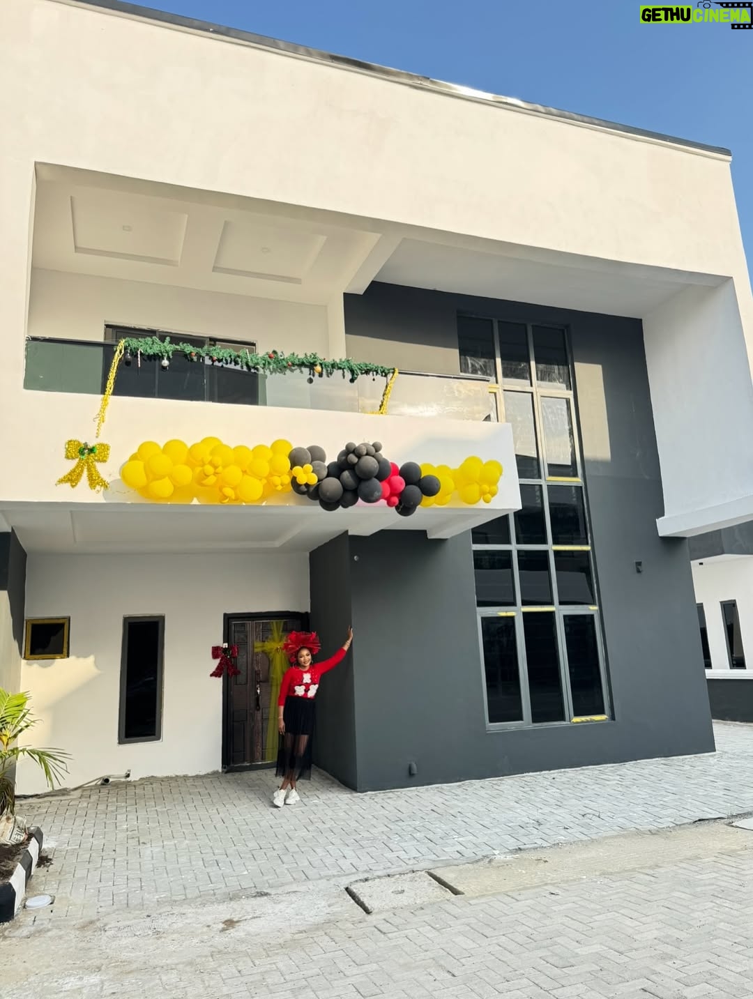 Jumoke Odetola - 21.6K Likes - One of God’s blessings to me this year 🔑 

Grateful heart 🙏
Everything I own, I owe to God Almighty, the giver of blessings that come with no sorrow and peace of mind

Thank you @zylushomes for upholding your watchword 
INTEGRITY 📌 
A home that comes with all the right documents 
A home that comes with peace of mind

Fascinator @tcubecreations