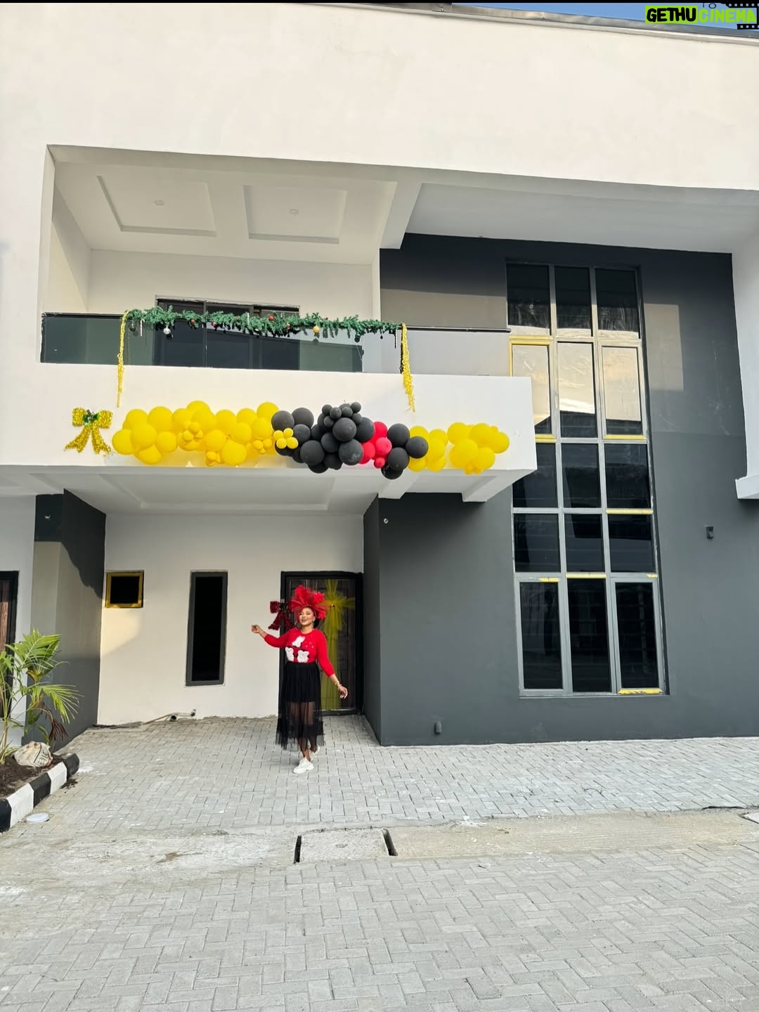 Jumoke Odetola - 21.6K Likes - One of God’s blessings to me this year 🔑 

Grateful heart 🙏
Everything I own, I owe to God Almighty, the giver of blessings that come with no sorrow and peace of mind

Thank you @zylushomes for upholding your watchword 
INTEGRITY 📌 
A home that comes with all the right documents 
A home that comes with peace of mind

Fascinator @tcubecreations