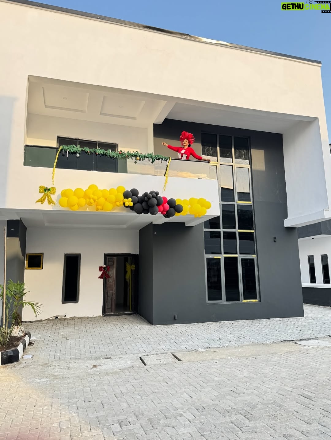 Jumoke Odetola - 21.6K Likes - One of God’s blessings to me this year 🔑 

Grateful heart 🙏
Everything I own, I owe to God Almighty, the giver of blessings that come with no sorrow and peace of mind

Thank you @zylushomes for upholding your watchword 
INTEGRITY 📌 
A home that comes with all the right documents 
A home that comes with peace of mind

Fascinator @tcubecreations