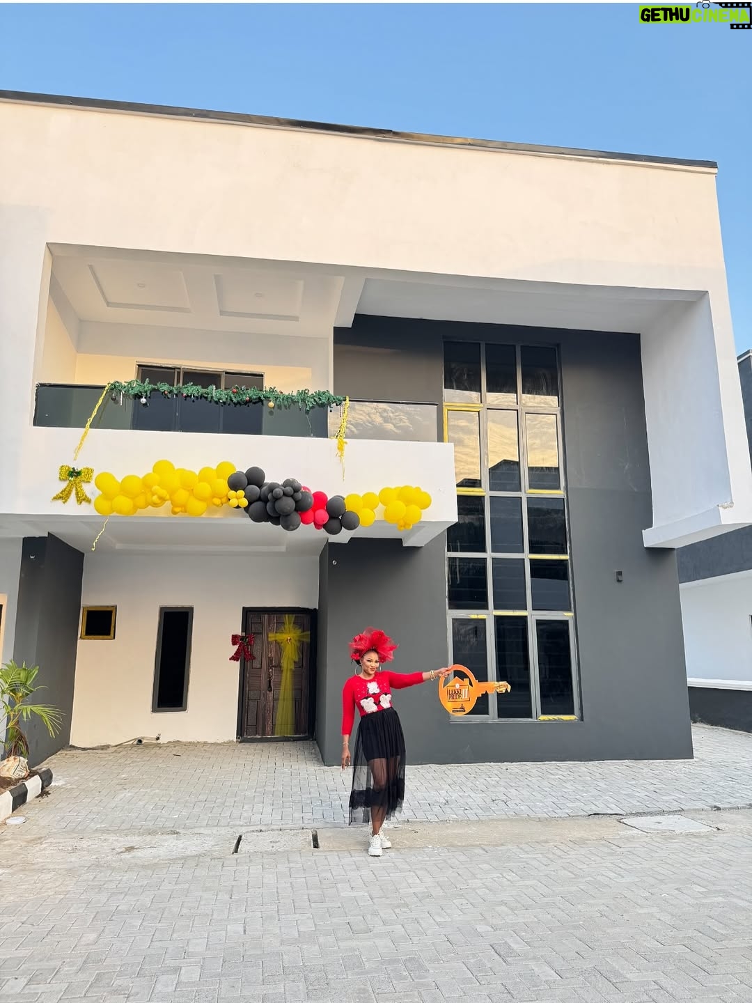 Jumoke Odetola - 21.6K Likes - One of God’s blessings to me this year 🔑 

Grateful heart 🙏
Everything I own, I owe to God Almighty, the giver of blessings that come with no sorrow and peace of mind

Thank you @zylushomes for upholding your watchword 
INTEGRITY 📌 
A home that comes with all the right documents 
A home that comes with peace of mind

Fascinator @tcubecreations