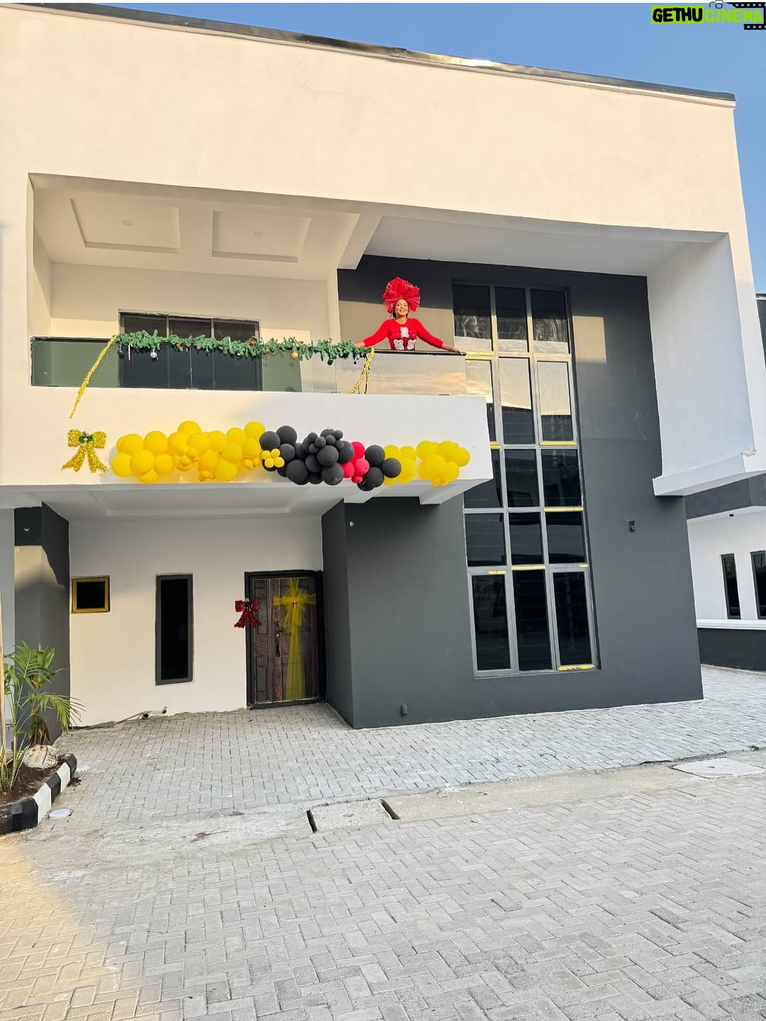 Jumoke Odetola - 21.6K Likes - One of God’s blessings to me this year 🔑 

Grateful heart 🙏
Everything I own, I owe to God Almighty, the giver of blessings that come with no sorrow and peace of mind

Thank you @zylushomes for upholding your watchword 
INTEGRITY 📌 
A home that comes with all the right documents 
A home that comes with peace of mind

Fascinator @tcubecreations