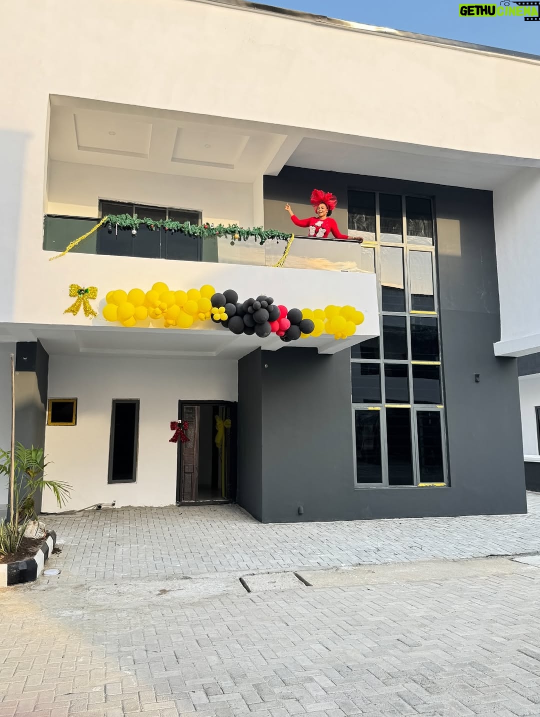Jumoke Odetola - 21.6K Likes - One of God’s blessings to me this year 🔑 

Grateful heart 🙏
Everything I own, I owe to God Almighty, the giver of blessings that come with no sorrow and peace of mind

Thank you @zylushomes for upholding your watchword 
INTEGRITY 📌 
A home that comes with all the right documents 
A home that comes with peace of mind

Fascinator @tcubecreations