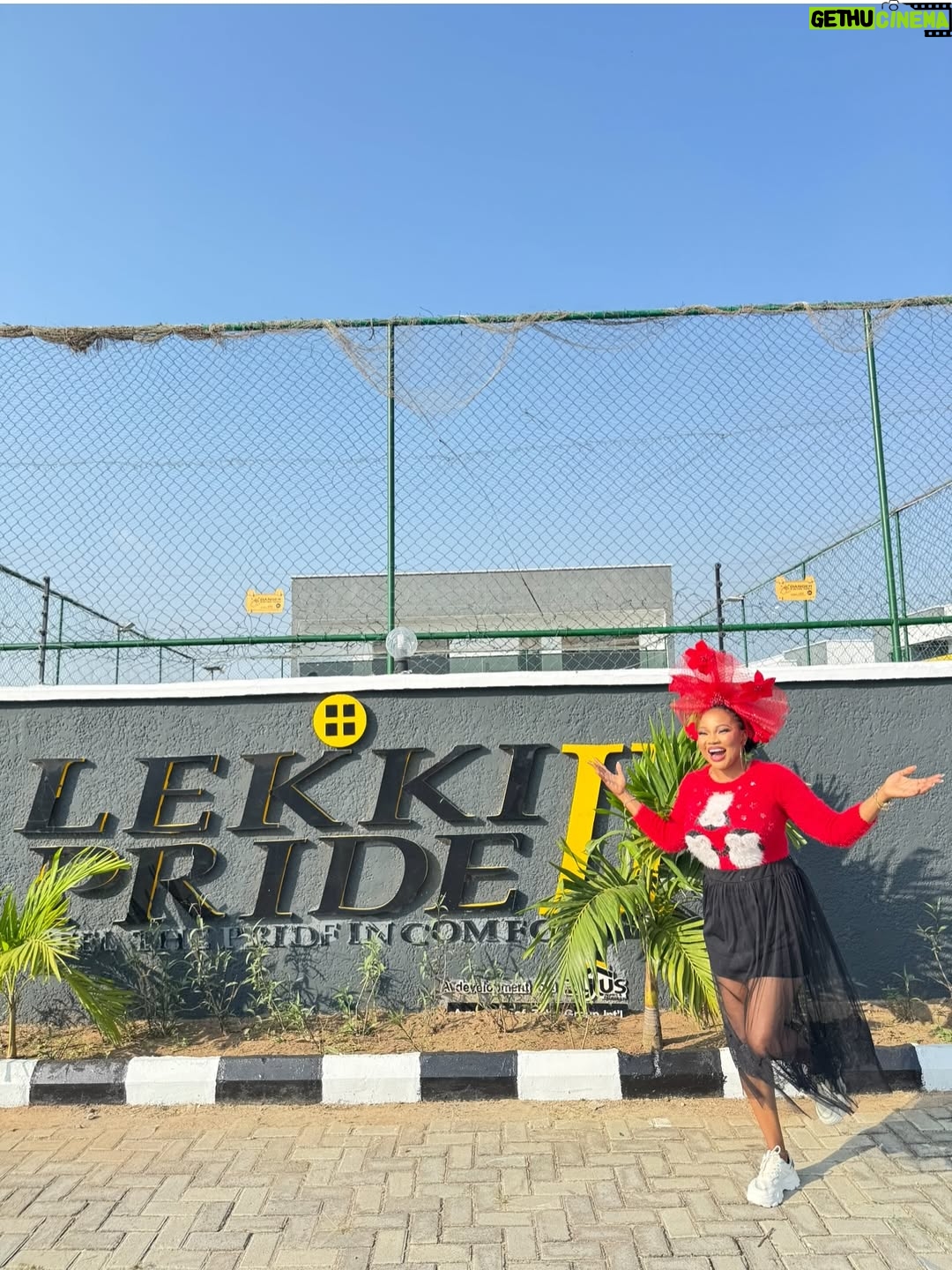 Jumoke Odetola - 21.6K Likes - One of God’s blessings to me this year 🔑 

Grateful heart 🙏
Everything I own, I owe to God Almighty, the giver of blessings that come with no sorrow and peace of mind

Thank you @zylushomes for upholding your watchword 
INTEGRITY 📌 
A home that comes with all the right documents 
A home that comes with peace of mind

Fascinator @tcubecreations