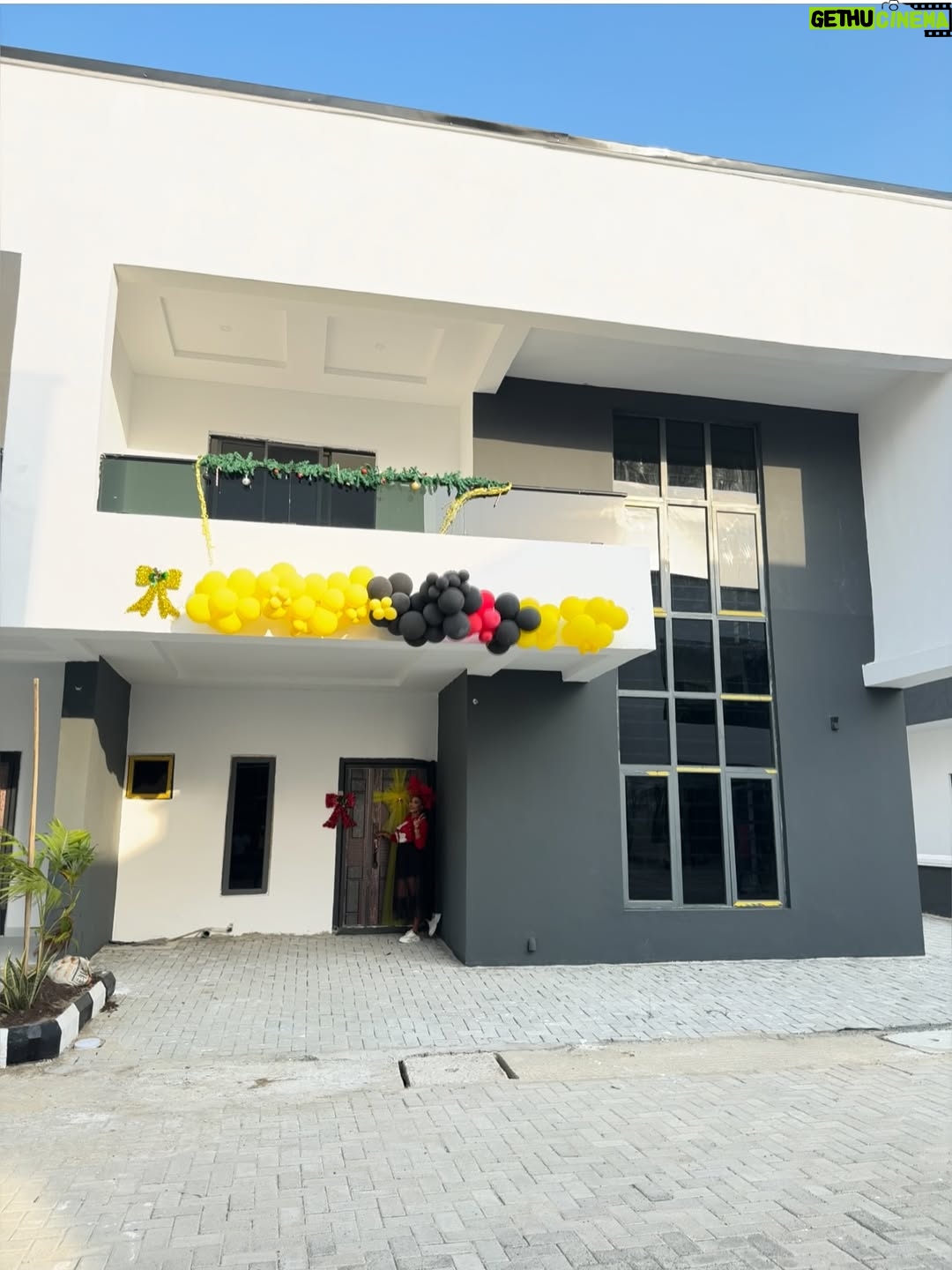Jumoke Odetola - 21.6K Likes - One of God’s blessings to me this year 🔑 

Grateful heart 🙏
Everything I own, I owe to God Almighty, the giver of blessings that come with no sorrow and peace of mind

Thank you @zylushomes for upholding your watchword 
INTEGRITY 📌 
A home that comes with all the right documents 
A home that comes with peace of mind

Fascinator @tcubecreations