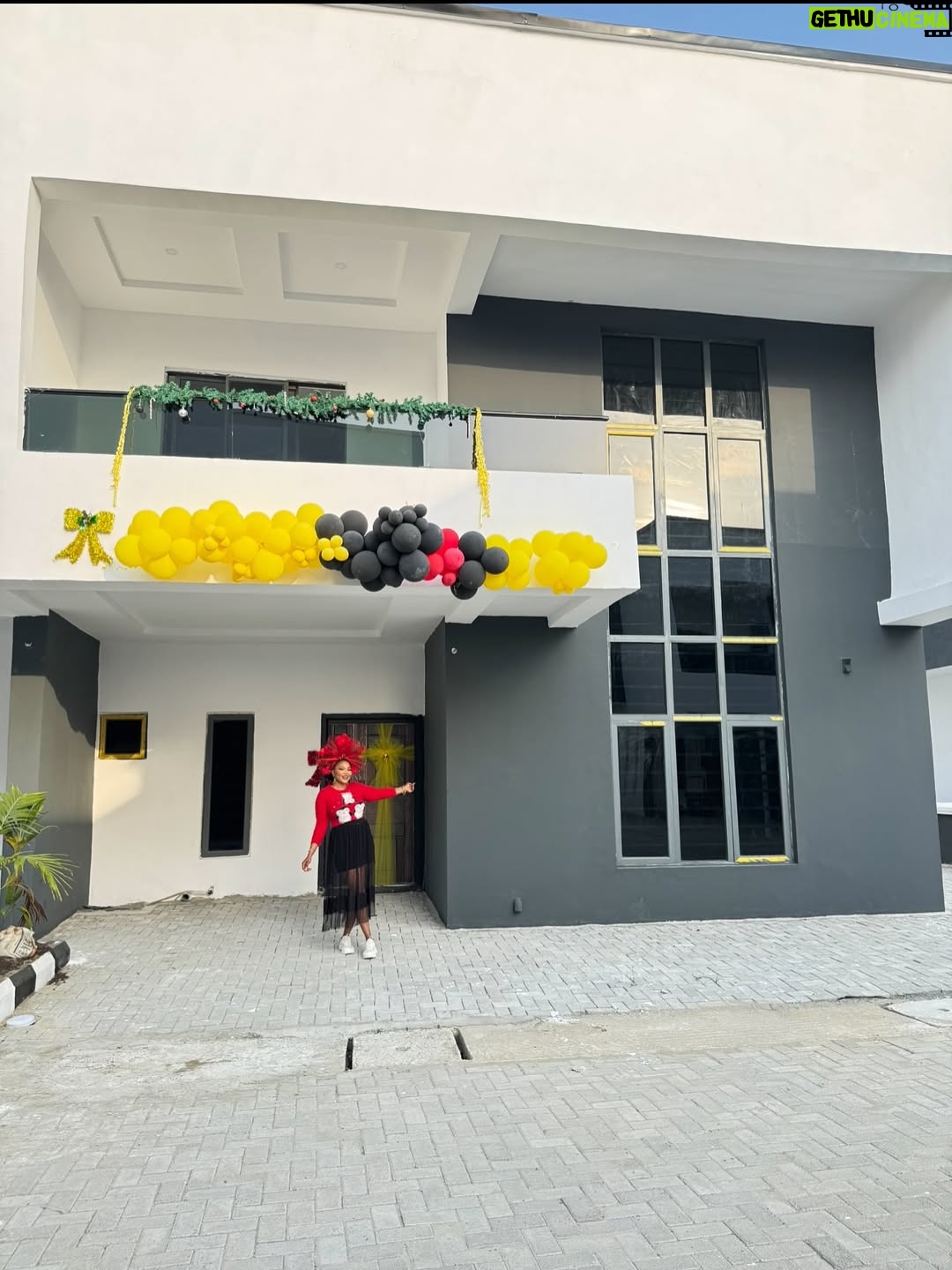 Jumoke Odetola - 21.6K Likes - One of God’s blessings to me this year 🔑 

Grateful heart 🙏
Everything I own, I owe to God Almighty, the giver of blessings that come with no sorrow and peace of mind

Thank you @zylushomes for upholding your watchword 
INTEGRITY 📌 
A home that comes with all the right documents 
A home that comes with peace of mind

Fascinator @tcubecreations