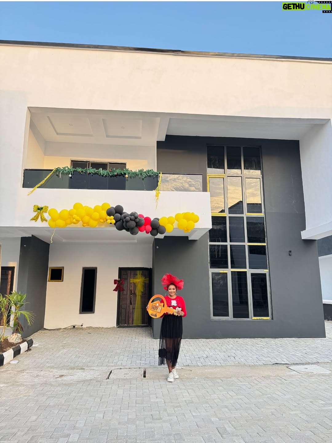 Jumoke Odetola - 21.6K Likes - One of God’s blessings to me this year 🔑 

Grateful heart 🙏
Everything I own, I owe to God Almighty, the giver of blessings that come with no sorrow and peace of mind

Thank you @zylushomes for upholding your watchword 
INTEGRITY 📌 
A home that comes with all the right documents 
A home that comes with peace of mind

Fascinator @tcubecreations