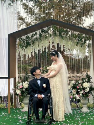 Jung Bo-min Instagram - 슬아 행복해💐💍
마지막 썸머 안녕🍃
감사합니다..🤍🪽