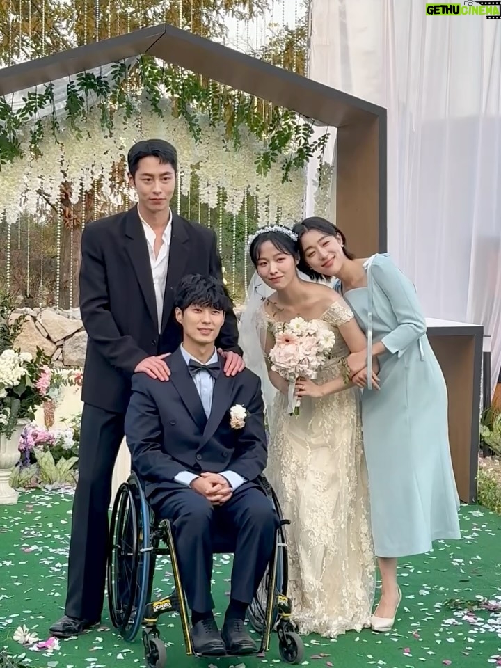Jung Bo-min - 243.2K Likes - 슬아 행복해💐💍
마지막 썸머 안녕🍃
감사합니다..🤍🪽