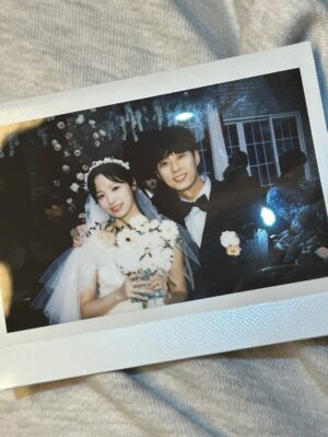 Jung Bo-min Instagram - 슬아 행복해💐💍
마지막 썸머 안녕🍃
감사합니다..🤍🪽
