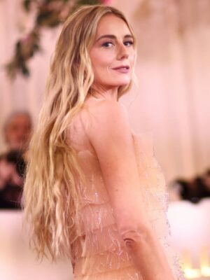 Justine Lupe Instagram - Golden Globes.🌸
Thank you @giorgioarmani and @boucheron for this happy  look. 
Styling: @rebeccarams 
Makeup: @muatraceylevy 
Hair: @barbdoeshair 
Nails: @nailsbyhige