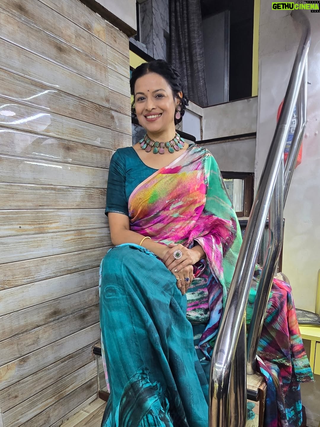 Jyoti Gauba - 404 Likes - Thodi si saree, thoda sa shine ✨
Baaki sab jewellery bol rahi hai 💎

Jewellery @anvikjewels 
Hair makeover @rekhasharma_careforheracademy 

#SareeLove #JewelleryGoals #DesiGlow #IndianElegance #SareeNotSorry #TraditionalVibes #EthnicLook #DesiFashion #SareeDiaries #JewelleryLover #IndianWear #FestiveMood #GraceInStyle #GlamInSaree #DesiQueen