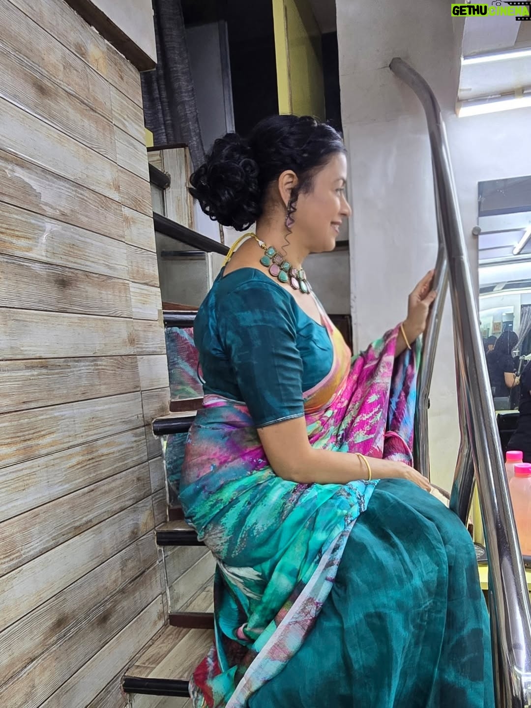 Jyoti Gauba - 404 Likes - Thodi si saree, thoda sa shine ✨
Baaki sab jewellery bol rahi hai 💎

Jewellery @anvikjewels 
Hair makeover @rekhasharma_careforheracademy 

#SareeLove #JewelleryGoals #DesiGlow #IndianElegance #SareeNotSorry #TraditionalVibes #EthnicLook #DesiFashion #SareeDiaries #JewelleryLover #IndianWear #FestiveMood #GraceInStyle #GlamInSaree #DesiQueen