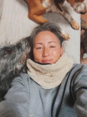 KT Tunstall Instagram - Couldn’t be HAPPYer NEW YEAR!! 
🥳🎆🏜️🏔️🤘🏼❤️

May you all have a dog snuffle yer ear in ‘26!!!

Love KT xxx