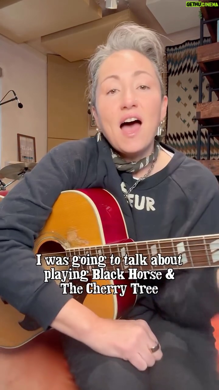 KT Tunstall - 10.1K Likes - Back with another top tip for you! I love watching people cover Black Horse & The Cherry Tree, but I’ve seen a few people playing it slightly more stiltedly than you need to 🎸 Here’s how I do it