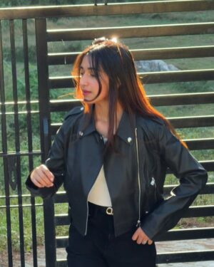 Kaamini Chaube Instagram - A little bit of sunlight 🔥a lot of me 🖤
.
.
.
.
.
.
.
.
.
.
.
.
.
.
.
.
.
.
.
.
.
.
.
.
#SunKissedVibes #GoldenHourGlow #ConfidenceModeOn #StandardHigh #ClassyMood #LeatherLook #EffortlessCharm #GlowDifferent #LuxuryMood #UnbotheredEnergy #NaturalAesthetic #SunkissedStrands #viral #winter