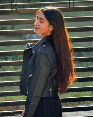 Kaamini Chaube Instagram - A little bit of sunlight 🔥a lot of me 🖤
.
.
.
.
.
.
.
.
.
.
.
.
.
.
.
.
.
.
.
.
.
.
.
.
#SunKissedVibes #GoldenHourGlow #ConfidenceModeOn #StandardHigh #ClassyMood #LeatherLook #EffortlessCharm #GlowDifferent #LuxuryMood #UnbotheredEnergy #NaturalAesthetic #SunkissedStrands #viral #winter