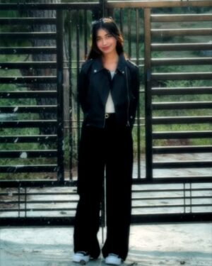 Kaamini Chaube Instagram - A little bit of sunlight 🔥a lot of me 🖤
.
.
.
.
.
.
.
.
.
.
.
.
.
.
.
.
.
.
.
.
.
.
.
.
#SunKissedVibes #GoldenHourGlow #ConfidenceModeOn #StandardHigh #ClassyMood #LeatherLook #EffortlessCharm #GlowDifferent #LuxuryMood #UnbotheredEnergy #NaturalAesthetic #SunkissedStrands #viral #winter