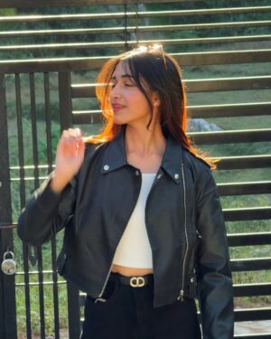Kaamini Chaube Instagram - A little bit of sunlight 🔥a lot of me 🖤
.
.
.
.
.
.
.
.
.
.
.
.
.
.
.
.
.
.
.
.
.
.
.
.
#SunKissedVibes #GoldenHourGlow #ConfidenceModeOn #StandardHigh #ClassyMood #LeatherLook #EffortlessCharm #GlowDifferent #LuxuryMood #UnbotheredEnergy #NaturalAesthetic #SunkissedStrands #viral #winter