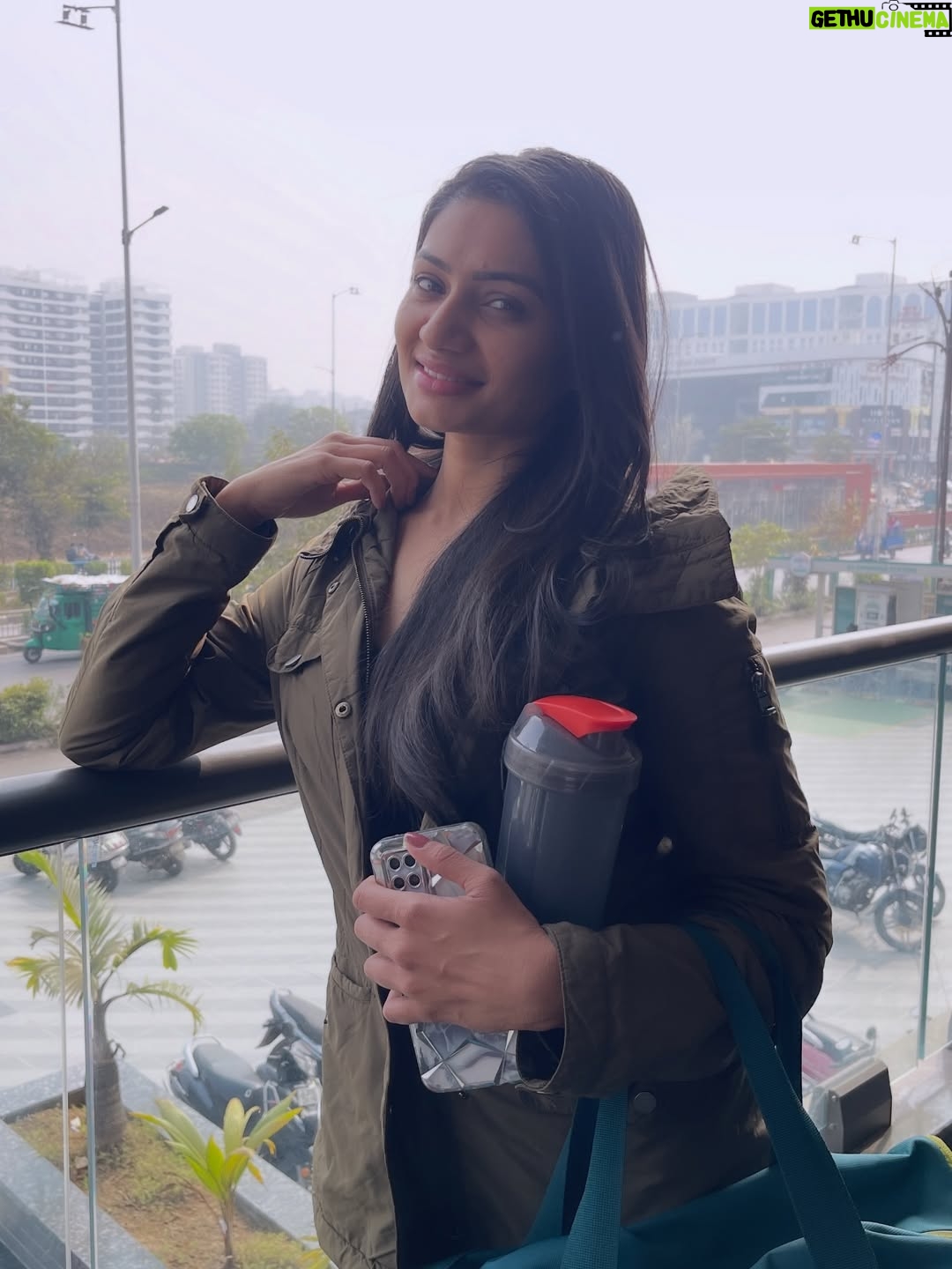 Kajal Gouswami - 653 Likes - Sweaty hair, tired muscles, and a heart full of self-love. Showing up for myself will always be my favorite habit. 🤍 

#AfterWorkoutVibes
#PostWorkoutMood
#WorkoutDone
#GymRoutine
#DailyWorkout