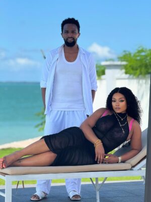 Kajala Masanja Instagram - Mungu akikupea mtu kama mimi nitumie vizuri hatukuwangi wengi…😂😜
Second slide my friend @pascaltokodi 😘