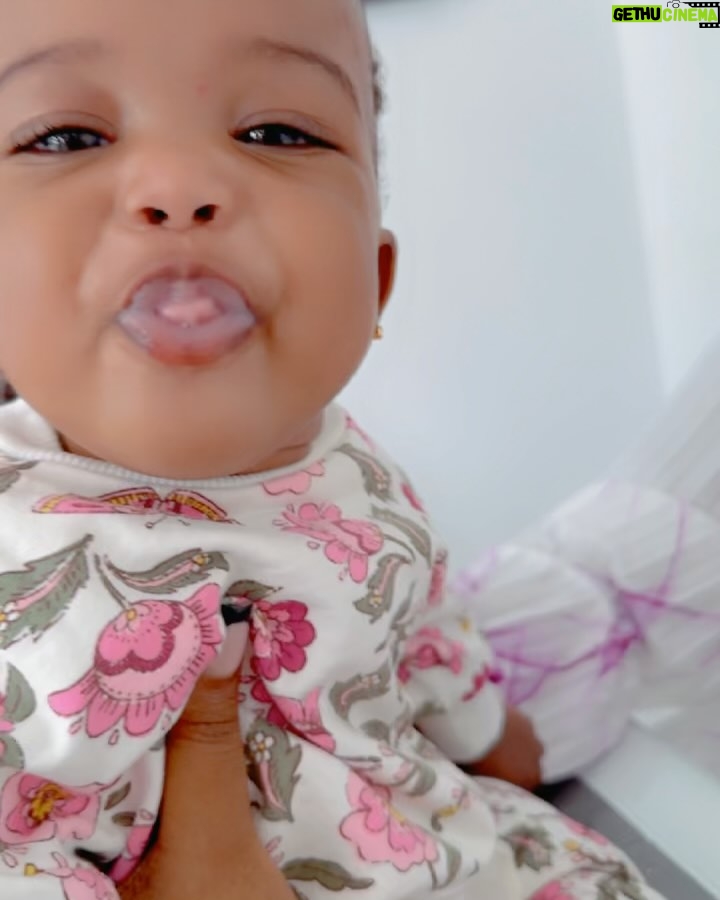 Kajala Masanja - 137.4K Likes - “Mwaka mmoja wa furaha ya kweli moyoni mwangu—leo tunasherehekea zawadi kubwa kutoka kwa Mungu, mjukuu wangu wa kwanza!
Ulipozaliwa, ulinifanya bibi mwenye moyo mpya, uliojaa upendo wa kipekee.
Kila tabasamu lako ni dawa, kila hatua yako ni ushindi. Nakupenda kuliko maneno, na nitahakikisha unakua ukijua kwamba una wazazi , lakini pia una bibi anayesimama nawe kwa sala na upendo.
Happy 1st birthday my precious grandbaby. May God light your path, protect your soul, and fill your life with joy and purpose. Umeleta maana mpya kwenye jina la ‘familia’. Bibi yako atakupenda milele.” @princess__amarah ❤️❤️❤️❤️❤️❤️🎂🍿
#AMARAISONE😘