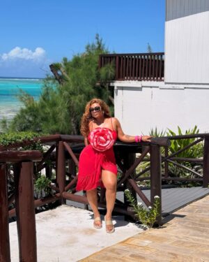 Kajala Masanja Instagram - “Show love and mind your business. It’s a lifestyle.
#alistqueens
@lemersennebeachresort 👌🏽