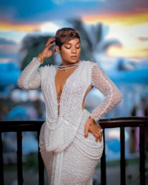 Kajala Masanja Instagram - I love smelling good. Looking good. Feeling good.
All of that.
Sexybibi 😜
Dressed @rackel_stylish
Pic @chizimapicha
Amara’s day🔥