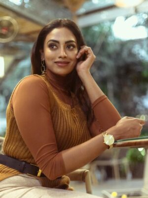 Kamakshi Bhaskarla Instagram - Soft light, quiet moments, and conversations that begin with coffee.
There’s something timeless about slowing down - letting warmth, elegance, and stillness speak without trying.

Some moods don’t need noise.
They just need presence.

coffee shop aesthetic, elegant portrait, natural tones photography, brown color palette, calm lifestyle moments, cinematic stillness, Telugu cinema actress, contemporary elegance

#skb #CoffeeMood #ElegantMoments #CinematicPortrait #ActorLife