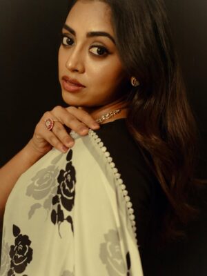 Kamakshi Bhaskarla Instagram - White speaks softly - but it never goes unnoticed.
A quiet elegance, expressive eyes, and a stillness that holds its own power.
Sometimes simplicity carries the most confidence.
#skb #WhiteSaree #QuietElegance #ClassicGrace #ActorLife