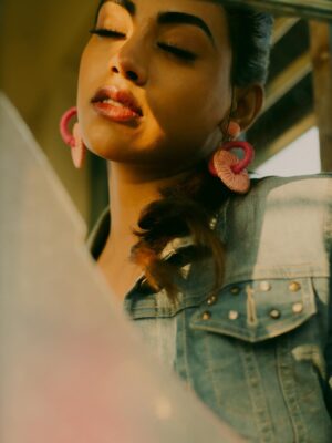 Kamakshi Bhaskarla Instagram - Natural light. Simple moments. A version of me that feels most honest.
Sometimes beauty isn’t created - it’s revealed when you stop trying too hard.
Quiet confidence has its own glow.
#skb #NaturalLight #SimpleElegance #QuietConfidence #ActorLife
