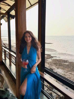 Kamya Ahlawat Instagram - complementing the waters. š„