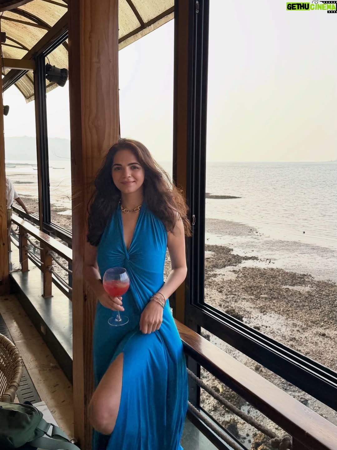 Kamya Ahlawat - 2.5K Likes - complementing the waters. 🐥