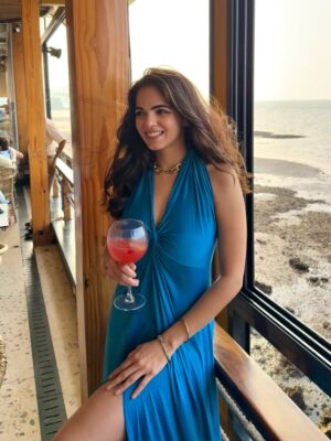 Kamya Ahlawat Instagram - complementing the waters. š„