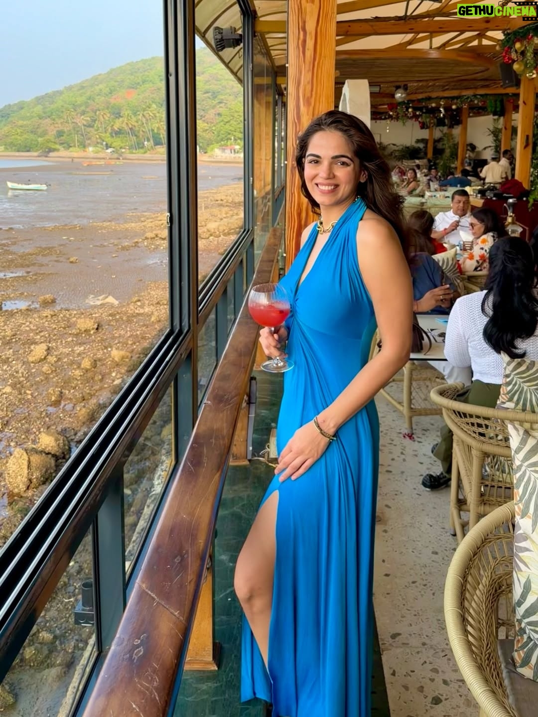Kamya Ahlawat - 2.5K Likes - complementing the waters. 🐥