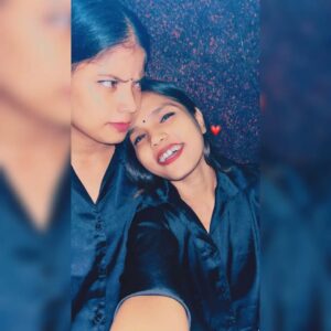 Kanak Gupta Instagram - A sister is both your mirror and your opposite..🫀🌍🥺 @komu_valmiki_ ❤ @kanakgupta22❤ #explore #photo #photoshoot #photography #insta #instagood #instagram #foryou