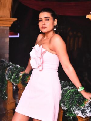 Kanak Pandey Instagram - Elegance, tinted pink..!🌸🌸